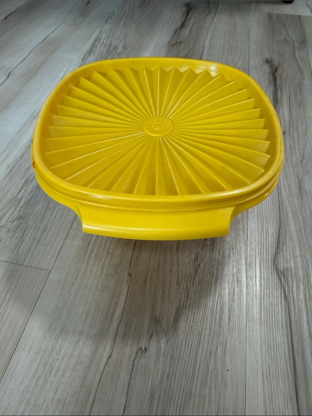 Vintage Tupperware Yellow Serving Storage Bowl Sunburst Lid Retro MCM USA